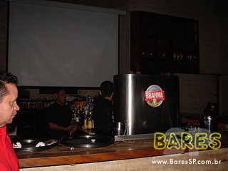 Sexta à noite no Paddock Bar e Gastronomia Sexta à noite no Paddock Bar e Gastronomia