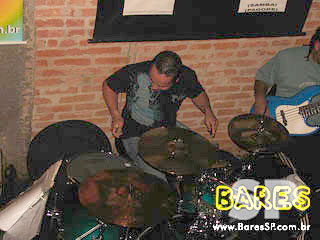 Banda A Cores anima o Caretas Bar Banda A Cores anima o Caretas Bar