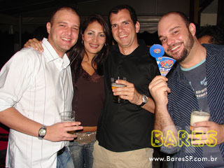 Marina Saito, Marcelo Magrão e Nenê Nogueira no Caretas Bar - AÇÃO ADRIA Marina Saito, Marcelo Magrão e Nenê Nogueira no Caretas Bar - AÇÃO ADRIA