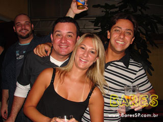 Marina Saito, Marcelo Magrão e Nenê Nogueira no Caretas Bar - AÇÃO ADRIA Marina Saito, Marcelo Magrão e Nenê Nogueira no Caretas Bar - AÇÃO ADRIA