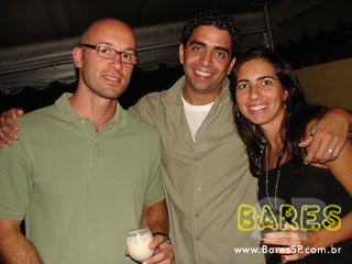 Marina Saito, Marcelo Magrão e Nenê Nogueira no Caretas Bar - AÇÃO ADRIA Marina Saito, Marcelo Magrão e Nenê Nogueira no Caretas Bar - AÇÃO ADRIA