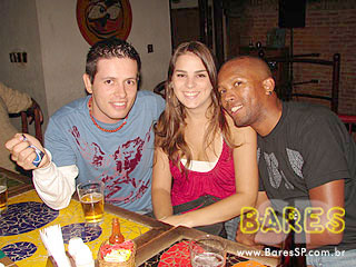 Sábado animado no Caretas Bar - Ação Adria Sábado animado no Caretas Bar - Ação Adria