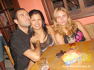 Banda Trio Cadillac anima o Luau da Vila - Ação Adria Banda Trio Cadillac anima o Luau da Vila - Ação Adria