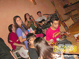 Banda Trio Cadillac anima o Luau da Vila - Ação Adria Banda Trio Cadillac anima o Luau da Vila - Ação Adria