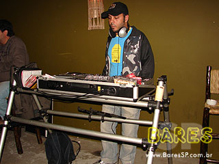 Quarta-feira com show de João Suplicy no Maori Quarta-feira com show de João Suplicy no Maori