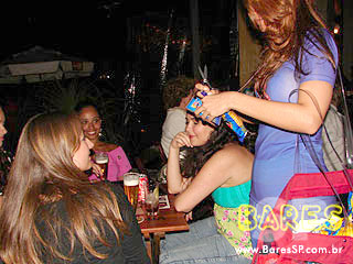 Noite animada no bar Central Moema - Ação Adria Noite animada no bar Central Moema - Ação Adria