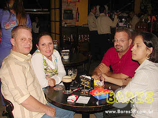 Noite animada no Fonte Leone Bar - Ação Adria Noite animada no Fonte Leone Bar - Ação Adria