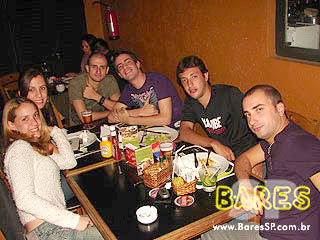 Noite animada no Fonte Leone Bar - Ação Adria Noite animada no Fonte Leone Bar - Ação Adria