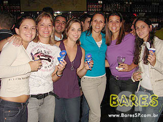 Noite animada no Pimenta Bar - Ação Adria Noite animada no Pimenta Bar - Ação Adria