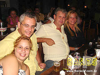 Noite de sábado animada no Magnólia Villa Noite de sábado animada no Magnólia Villa