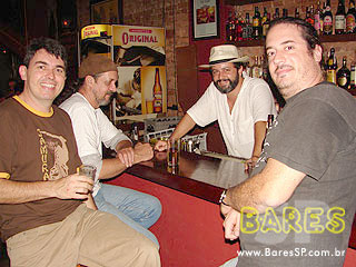 Noite de sábado animada no Magnólia Villa Noite de sábado animada no Magnólia Villa