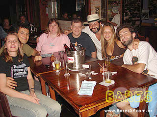 Noite de sábado animada no Magnólia Villa Noite de sábado animada no Magnólia Villa