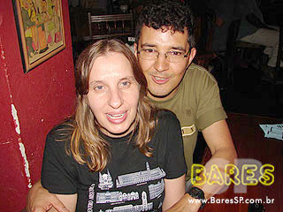 Noite de sábado animada no Magnólia Villa Noite de sábado animada no Magnólia Villa