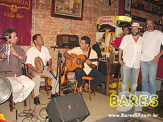 Noite de sábado animada no Magnólia Villa Noite de sábado animada no Magnólia Villa