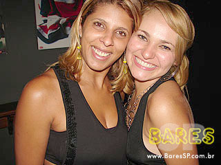 Noite de sábado animada no Magnólia Villa Noite de sábado animada no Magnólia Villa