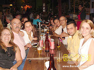 Noite de sábado animada no Magnólia Villa Noite de sábado animada no Magnólia Villa