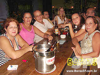 Noite de sábado animada no Magnólia Villa Noite de sábado animada no Magnólia Villa