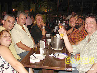 Noite de sábado animada no Magnólia Villa Noite de sábado animada no Magnólia Villa