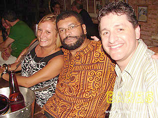 Noite de sábado animada no Magnólia Villa Noite de sábado animada no Magnólia Villa