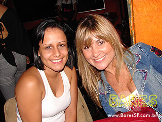 Noite animada no Esconderijo Bar Noite animada no Esconderijo Bar