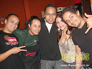 Noite animada no Esconderijo Bar Noite animada no Esconderijo Bar