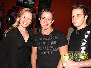 Noite animada no Esconderijo Bar Noite animada no Esconderijo Bar