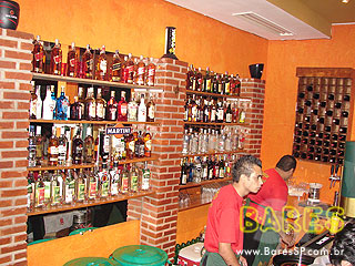 Noite animada no Esconderijo Bar Noite animada no Esconderijo Bar