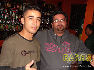 Noite animada no Esconderijo Bar Noite animada no Esconderijo Bar