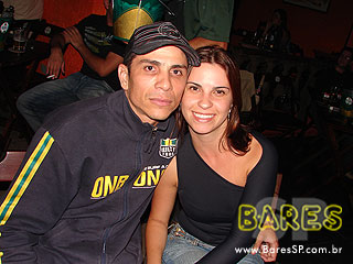 Noite animada no Esconderijo Bar Noite animada no Esconderijo Bar