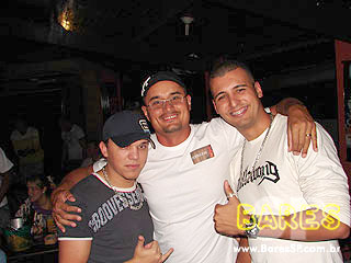 Noite animada no Esconderijo Bar Noite animada no Esconderijo Bar