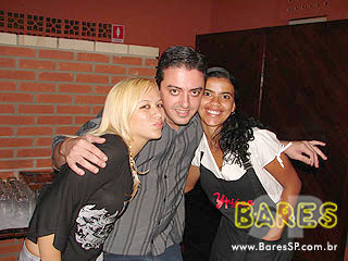 Noite animada no Esconderijo Bar Noite animada no Esconderijo Bar