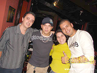 Noite animada no Esconderijo Bar Noite animada no Esconderijo Bar