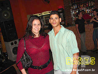 Noite animada no Esconderijo Bar Noite animada no Esconderijo Bar