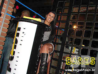 Noite animada no Esconderijo Bar Noite animada no Esconderijo Bar