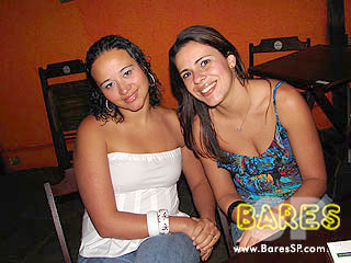 Noite animada no Esconderijo Bar Noite animada no Esconderijo Bar