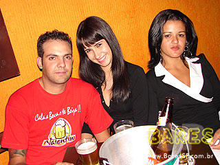 Noite animada no Esconderijo Bar Noite animada no Esconderijo Bar