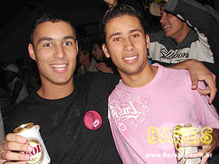 Grupo Nossa Poesia e Um Sonho a Mais na Cervejada Universitária do Kamaroty Music Grupo Nossa Poesia e Um Sonho a Mais na Cervejada Universitária do Kamaroty Music