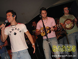 Grupo Nossa Poesia e Um Sonho a Mais na Cervejada Universitária do Kamaroty Music Grupo Nossa Poesia e Um Sonho a Mais na Cervejada Universitária do Kamaroty Music