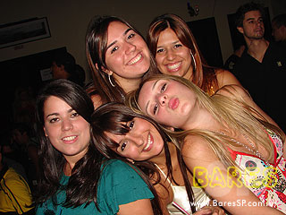 Grupo Nossa Poesia e Um Sonho a Mais na Cervejada Universitária do Kamaroty Music Grupo Nossa Poesia e Um Sonho a Mais na Cervejada Universitária do Kamaroty Music