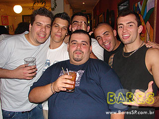 Noite animada no Gongo Bar Noite animada no Gongo Bar