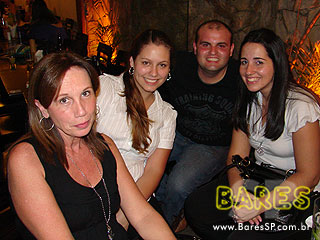 Noite animada no Gongo Bar Noite animada no Gongo Bar