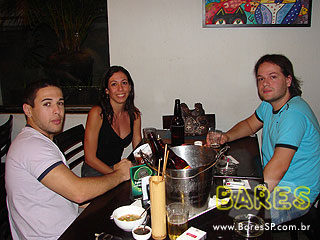 Noite animada no Gongo Bar Noite animada no Gongo Bar