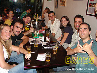 Noite animada no Gongo Bar Noite animada no Gongo Bar