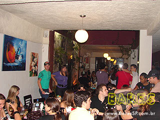 Noite animada no Gongo Bar Noite animada no Gongo Bar