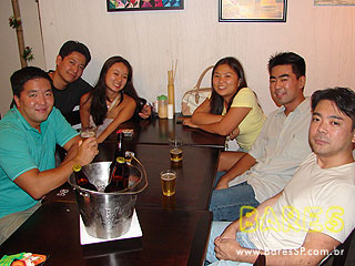 Noite animada no Gongo Bar Noite animada no Gongo Bar