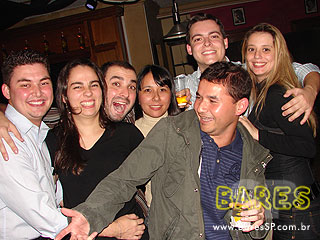 Noite animada no Authentic Noite animada no Authentic