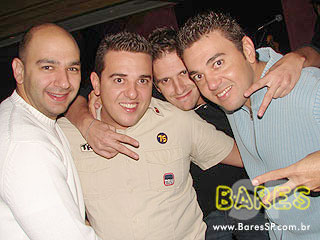 Noite animada no Authentic Noite animada no Authentic