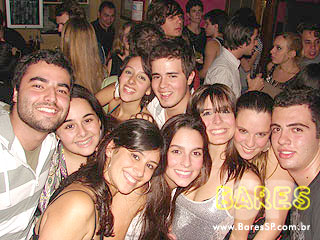 Noite animada no Authentic Noite animada no Authentic