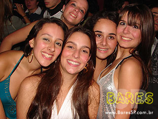 Noite animada no Authentic Noite animada no Authentic