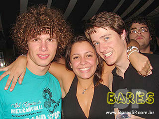 Noite animada no Authentic Noite animada no Authentic